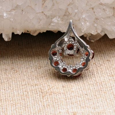 東?？h盛飾珠寶 寶石級純天然石榴石包銀邊掛墜的魅力與價值